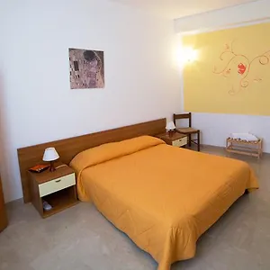 Oda ve Kahvaltı Orange Paradise, Custonaci